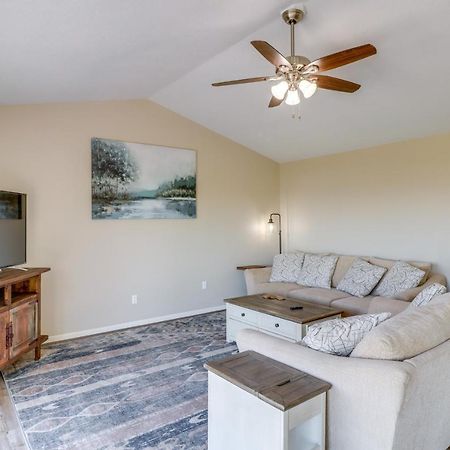 Charming Edgemont Home With Deck And Lake Views! Fairfield Bay エクステリア 写真