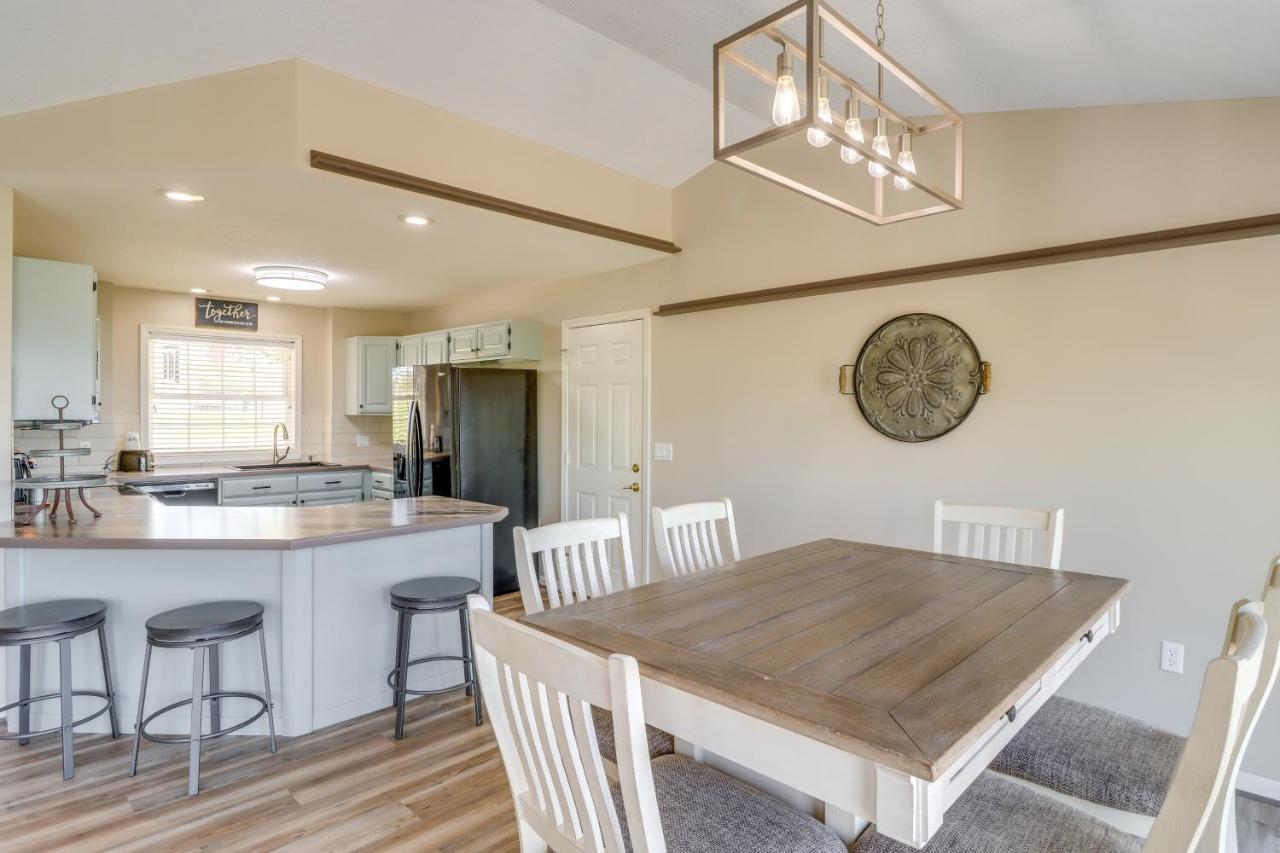 Charming Edgemont Home With Deck And Lake Views! Fairfield Bay エクステリア 写真
