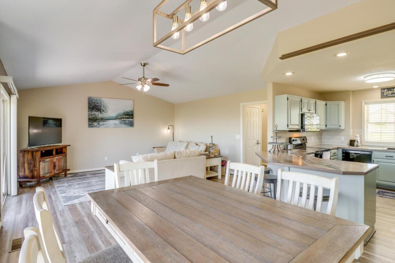 Charming Edgemont Home With Deck And Lake Views! Fairfield Bay エクステリア 写真