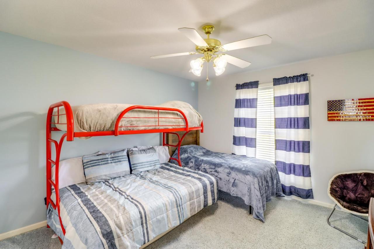 Charming Edgemont Home With Deck And Lake Views! Fairfield Bay エクステリア 写真
